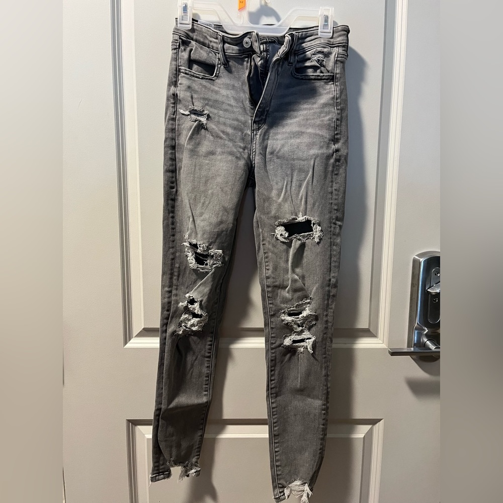 American Eagle distressed jegging